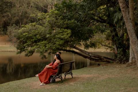 As melhores ideias e inspirações criativas de fotos de ensaio pré casamento registradas por fotógrafos profissionais de eventos da empresa Criativus Foto e Vídeo no  Jardim Botânico'