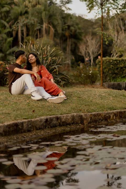 As melhores ideias e inspirações criativas de fotos de ensaio pré casamento registradas por fotógrafos profissionais de eventos da empresa Criativus Foto e Vídeo no  Jardim Botânico'