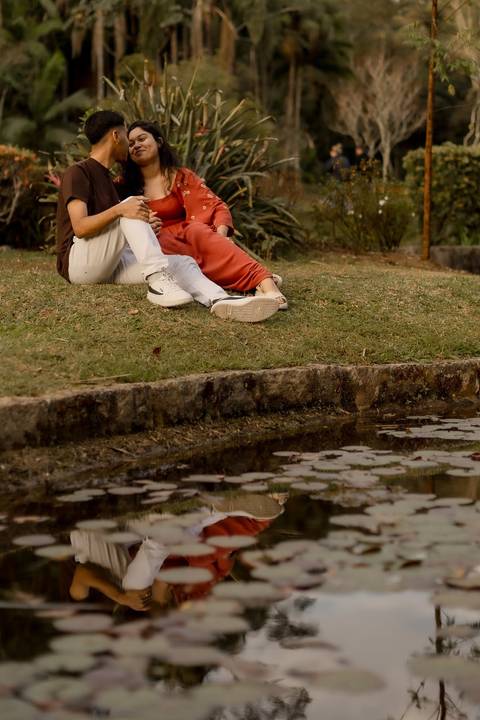As melhores ideias e inspirações criativas de fotos de ensaio pré casamento registradas por fotógrafos profissionais de eventos da empresa Criativus Foto e Vídeo no  Jardim Botânico'