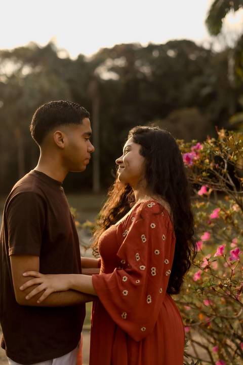 As melhores ideias e inspirações criativas de fotos de ensaio pré casamento registradas por fotógrafos profissionais de eventos da empresa Criativus Foto e Vídeo no  Jardim Botânico'