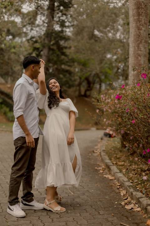 As melhores ideias e inspirações criativas de fotos de ensaio pré casamento registradas por fotógrafos profissionais de eventos da empresa Criativus Foto e Vídeo no  Jardim Botânico'