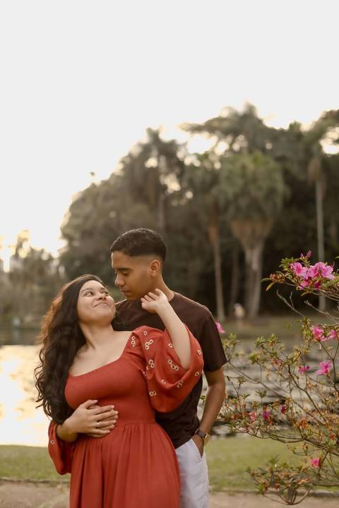 As melhores ideias e inspirações criativas de fotos de ensaio pré casamento registradas por fotógrafos profissionais de eventos da empresa Criativus Foto e Vídeo no  Jardim Botânico'