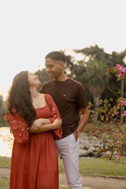 As melhores ideias e inspirações criativas de fotos de ensaio pré casamento registradas por fotógrafos profissionais de eventos da empresa Criativus Foto e Vídeo no  Jardim Botânico'