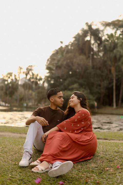 As melhores ideias e inspirações criativas de fotos de ensaio pré casamento registradas por fotógrafos profissionais de eventos da empresa Criativus Foto e Vídeo no  Jardim Botânico'