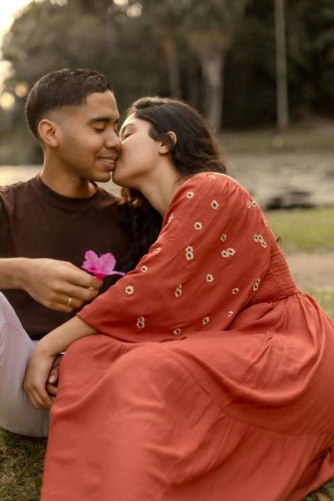 As melhores ideias e inspirações criativas de fotos de ensaio pré casamento registradas por fotógrafos profissionais de eventos da empresa Criativus Foto e Vídeo no  Jardim Botânico'