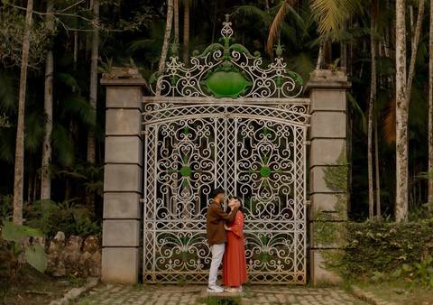 As melhores ideias e inspirações criativas de fotos de ensaio pré casamento registradas por fotógrafos profissionais de eventos da empresa Criativus Foto e Vídeo no  Jardim Botânico'