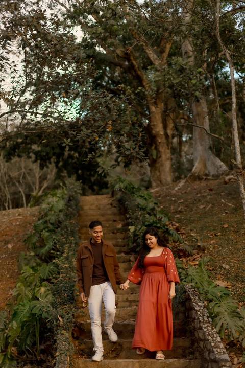 As melhores ideias e inspirações criativas de fotos de ensaio pré casamento registradas por fotógrafos profissionais de eventos da empresa Criativus Foto e Vídeo no  Jardim Botânico'