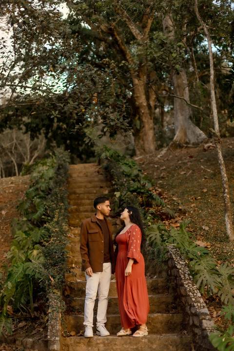 As melhores ideias e inspirações criativas de fotos de ensaio pré casamento registradas por fotógrafos profissionais de eventos da empresa Criativus Foto e Vídeo no  Jardim Botânico'