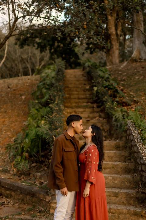 As melhores ideias e inspirações criativas de fotos de ensaio pré casamento registradas por fotógrafos profissionais de eventos da empresa Criativus Foto e Vídeo no  Jardim Botânico'