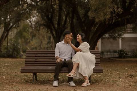 As melhores ideias e inspirações criativas de fotos de ensaio pré casamento registradas por fotógrafos profissionais de eventos da empresa Criativus Foto e Vídeo no  Jardim Botânico'