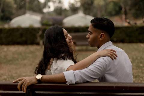 As melhores ideias e inspirações criativas de fotos de ensaio pré casamento registradas por fotógrafos profissionais de eventos da empresa Criativus Foto e Vídeo no  Jardim Botânico'