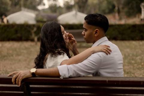 As melhores ideias e inspirações criativas de fotos de ensaio pré casamento registradas por fotógrafos profissionais de eventos da empresa Criativus Foto e Vídeo no  Jardim Botânico'