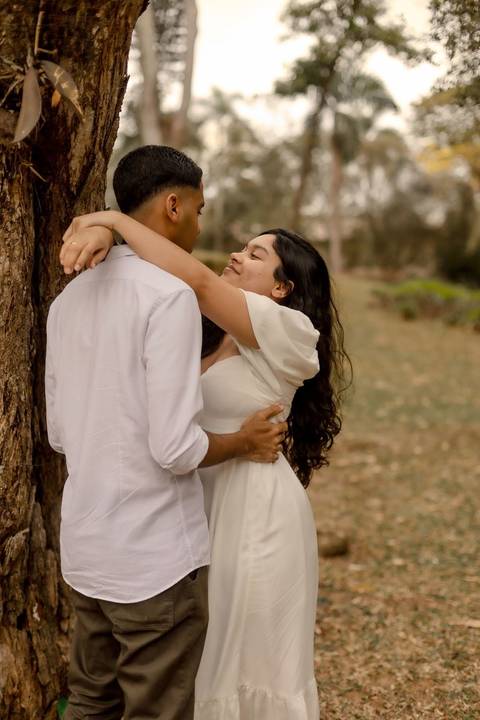 As melhores ideias e inspirações criativas de fotos de ensaio pré casamento registradas por fotógrafos profissionais de eventos da empresa Criativus Foto e Vídeo no  Jardim Botânico'