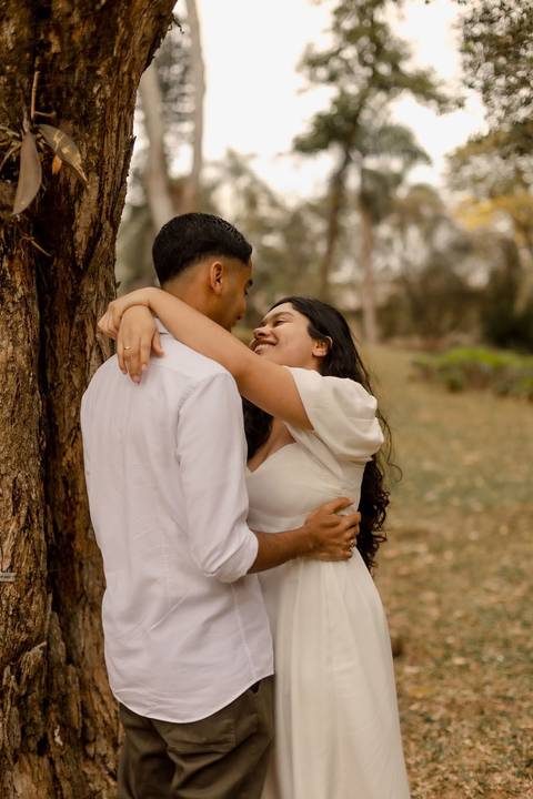 As melhores ideias e inspirações criativas de fotos de ensaio pré casamento registradas por fotógrafos profissionais de eventos da empresa Criativus Foto e Vídeo no  Jardim Botânico'