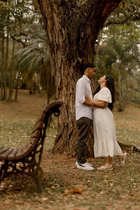 As melhores ideias e inspirações criativas de fotos de ensaio pré casamento registradas por fotógrafos profissionais de eventos da empresa Criativus Foto e Vídeo no  Jardim Botânico'