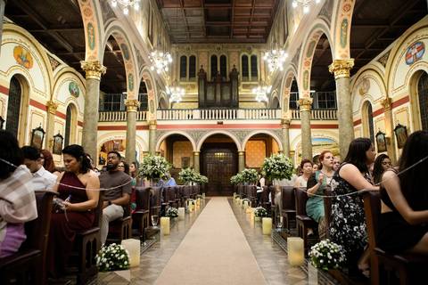 As melhores ideias e inspirações criativas de fotos de casamento registradas por fotógrafos profissionais de eventos da empresa Criativus Foto e Vídeo na Paróquia São José do Ipiranga'