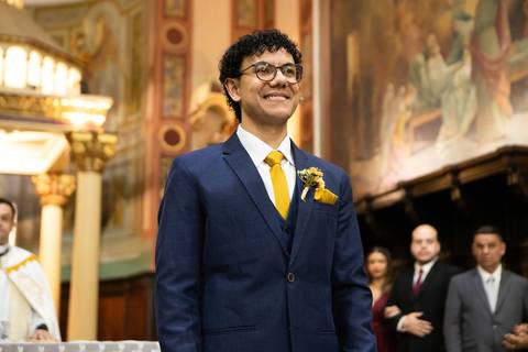 As melhores ideias e inspirações criativas de fotos de casamento registradas por fotógrafos profissionais de eventos da empresa Criativus Foto e Vídeo na Paróquia São José do Ipiranga'