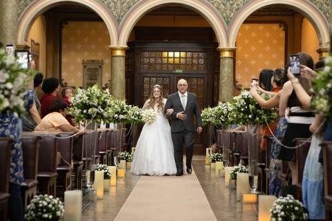 As melhores ideias e inspirações criativas de fotos de casamento registradas por fotógrafos profissionais de eventos da empresa Criativus Foto e Vídeo na Paróquia São José do Ipiranga'