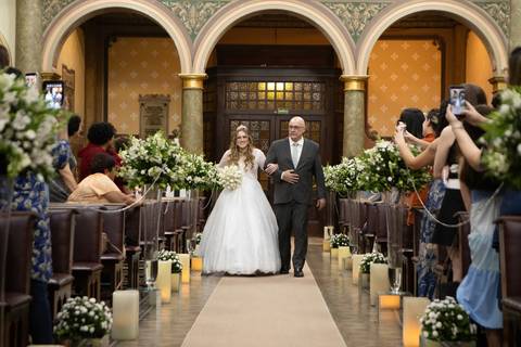 As melhores ideias e inspirações criativas de fotos de casamento registradas por fotógrafos profissionais de eventos da empresa Criativus Foto e Vídeo na Paróquia São José do Ipiranga'