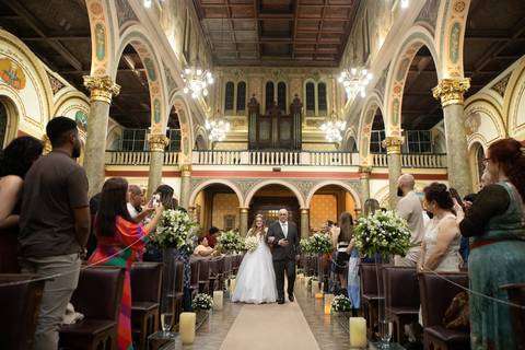 As melhores ideias e inspirações criativas de fotos de casamento registradas por fotógrafos profissionais de eventos da empresa Criativus Foto e Vídeo na Paróquia São José do Ipiranga'