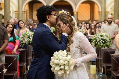 As melhores ideias e inspirações criativas de fotos de casamento registradas por fotógrafos profissionais de eventos da empresa Criativus Foto e Vídeo na Paróquia São José do Ipiranga'