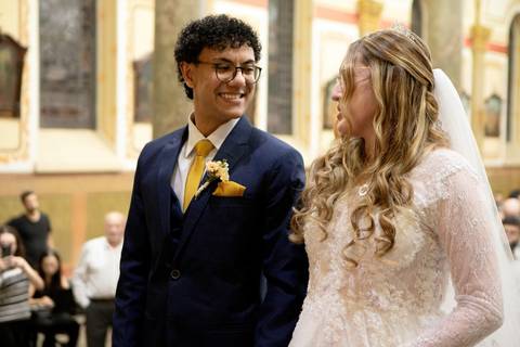 As melhores ideias e inspirações criativas de fotos de casamento registradas por fotógrafos profissionais de eventos da empresa Criativus Foto e Vídeo na Paróquia São José do Ipiranga'