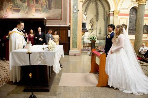 As melhores ideias e inspirações criativas de fotos de casamento registradas por fotógrafos profissionais de eventos da empresa Criativus Foto e Vídeo na Paróquia São José do Ipiranga'