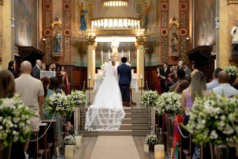 As melhores ideias e inspirações criativas de fotos de casamento registradas por fotógrafos profissionais de eventos da empresa Criativus Foto e Vídeo na Paróquia São José do Ipiranga'