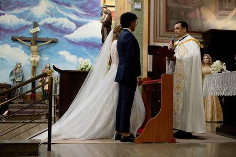 As melhores ideias e inspirações criativas de fotos de casamento registradas por fotógrafos profissionais de eventos da empresa Criativus Foto e Vídeo na Paróquia São José do Ipiranga'