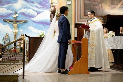 As melhores ideias e inspirações criativas de fotos de casamento registradas por fotógrafos profissionais de eventos da empresa Criativus Foto e Vídeo na Paróquia São José do Ipiranga'