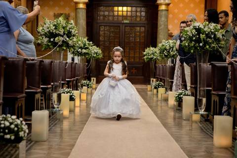 As melhores ideias e inspirações criativas de fotos de casamento registradas por fotógrafos profissionais de eventos da empresa Criativus Foto e Vídeo na Paróquia São José do Ipiranga'