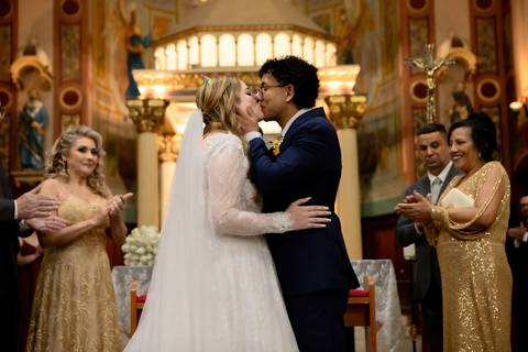 As melhores ideias e inspirações criativas de fotos de casamento registradas por fotógrafos profissionais de eventos da empresa Criativus Foto e Vídeo na Paróquia São José do Ipiranga'