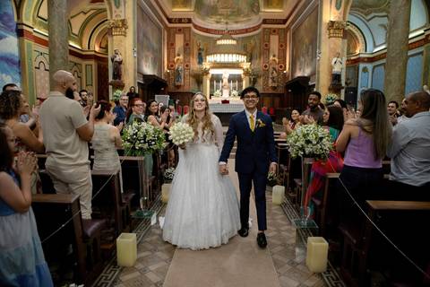 As melhores ideias e inspirações criativas de fotos de casamento registradas por fotógrafos profissionais de eventos da empresa Criativus Foto e Vídeo na Paróquia São José do Ipiranga'