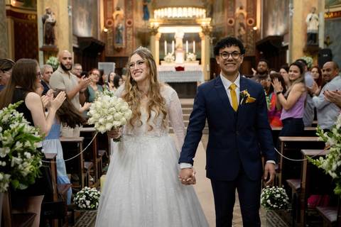 As melhores ideias e inspirações criativas de fotos de casamento registradas por fotógrafos profissionais de eventos da empresa Criativus Foto e Vídeo na Paróquia São José do Ipiranga'