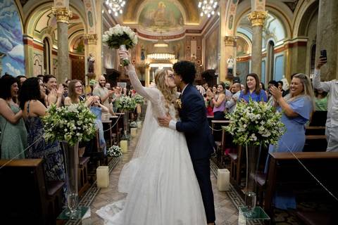As melhores ideias e inspirações criativas de fotos de casamento registradas por fotógrafos profissionais de eventos da empresa Criativus Foto e Vídeo na Paróquia São José do Ipiranga'
