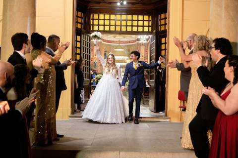 As melhores ideias e inspirações criativas de fotos de casamento registradas por fotógrafos profissionais de eventos da empresa Criativus Foto e Vídeo na Paróquia São José do Ipiranga'