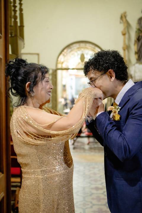 As melhores ideias e inspirações criativas de fotos de casamento registradas por fotógrafos profissionais de eventos da empresa Criativus Foto e Vídeo na Paróquia São José do Ipiranga'