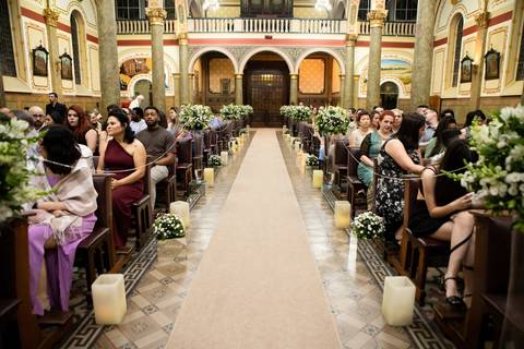 As melhores ideias e inspirações criativas de fotos de casamento registradas por fotógrafos profissionais de eventos da empresa Criativus Foto e Vídeo na Paróquia São José do Ipiranga'