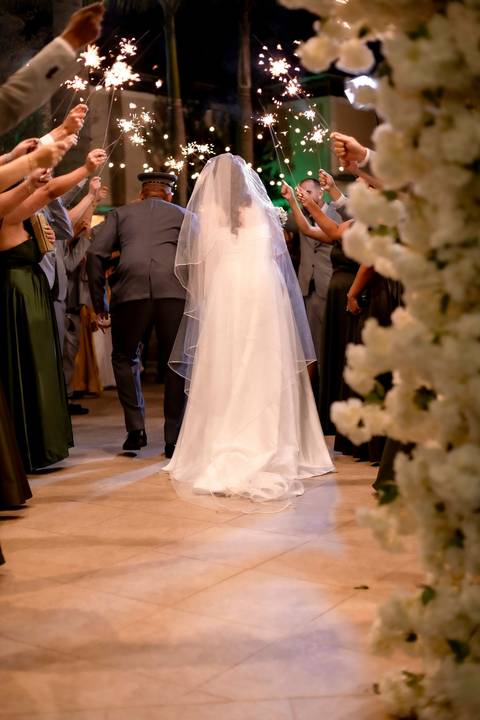 As melhores ideias e inspirações criativas de fotos de casamento registradas por fotógrafos profissionais de eventos da empresa Criativus Foto e Vídeo no Espaço Villa Borghese II'