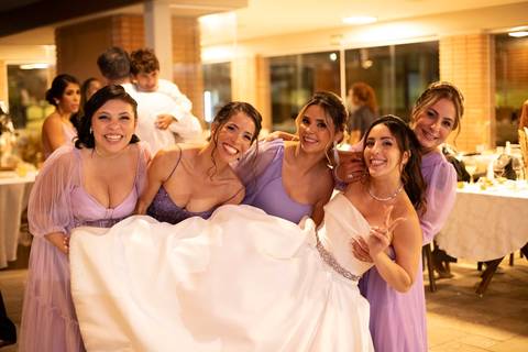 As melhores ideias e inspirações criativas de fotos de casamento registradas por fotógrafos profissionais de eventos da empresa Criativus Foto e Vídeo no Condomínio em Alphaville'