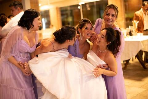 As melhores ideias e inspirações criativas de fotos de casamento registradas por fotógrafos profissionais de eventos da empresa Criativus Foto e Vídeo no Condomínio em Alphaville'