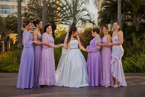 As melhores ideias e inspirações criativas de fotos de casamento registradas por fotógrafos profissionais de eventos da empresa Criativus Foto e Vídeo no Condomínio em Alphaville'