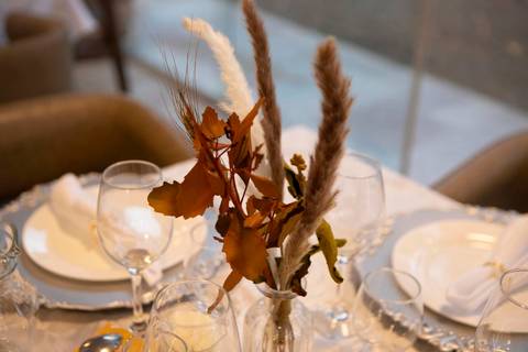 As melhores ideias e inspirações criativas de fotos de casamento registradas por fotógrafos profissionais de eventos da empresa Criativus Foto e Vídeo no Condomínio em Alphaville'