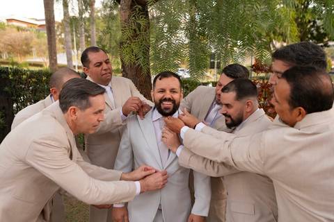 As melhores ideias e inspirações criativas de fotos de casamento registradas por fotógrafos profissionais de eventos da empresa Criativus Foto e Vídeo no Condomínio em Alphaville'