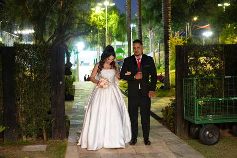 As melhores ideias e inspirações criativas de fotos de casamento registradas por fotógrafos profissionais de eventos da empresa Criativus Foto e Vídeo no Condomínio em Alphaville'