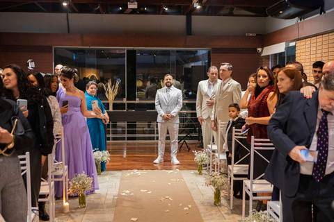 As melhores ideias e inspirações criativas de fotos de casamento registradas por fotógrafos profissionais de eventos da empresa Criativus Foto e Vídeo no Condomínio em Alphaville'