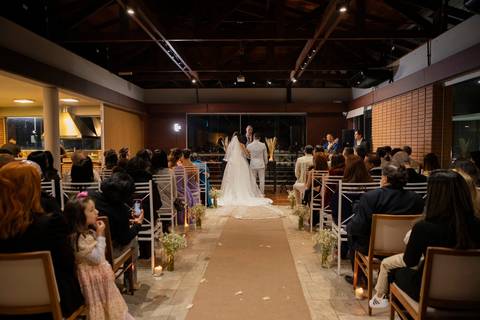 As melhores ideias e inspirações criativas de fotos de casamento registradas por fotógrafos profissionais de eventos da empresa Criativus Foto e Vídeo no Condomínio em Alphaville'