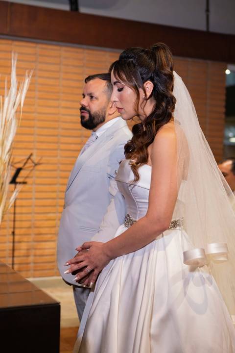 As melhores ideias e inspirações criativas de fotos de casamento registradas por fotógrafos profissionais de eventos da empresa Criativus Foto e Vídeo no Condomínio em Alphaville'