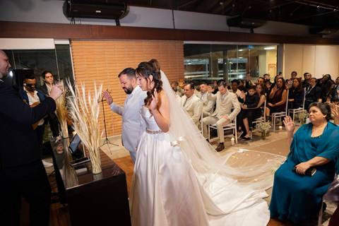 As melhores ideias e inspirações criativas de fotos de casamento registradas por fotógrafos profissionais de eventos da empresa Criativus Foto e Vídeo no Condomínio em Alphaville'