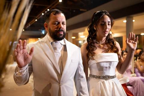 As melhores ideias e inspirações criativas de fotos de casamento registradas por fotógrafos profissionais de eventos da empresa Criativus Foto e Vídeo no Condomínio em Alphaville'